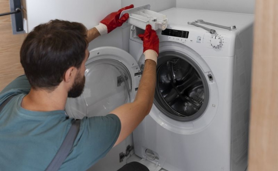 Filtro da máquina de lavar por limpar? As consequências para a roupa e para o aparelho