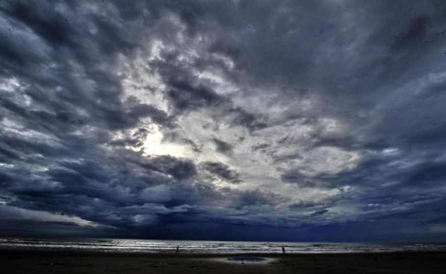 Início da semana com vento forte e chuva em Portugal continental