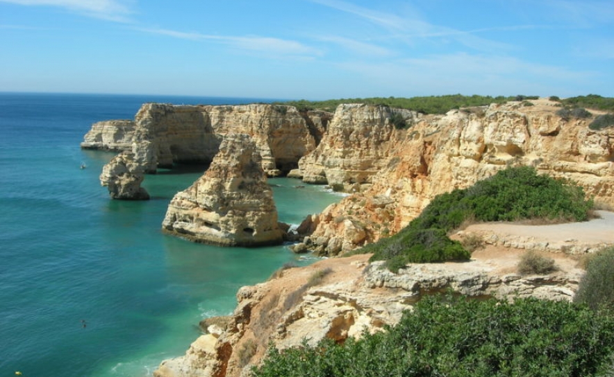 AUTARCAS E EMPRESÁRIOS DO ALGARVE EXIGEM A PARAGEM IMEDIATA DO PROCESSO DE PROSPECÇÃO DE PETRÓLEO E GÁS