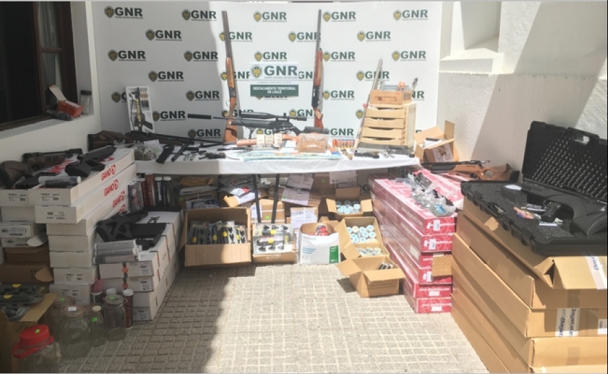 Faro | Apreensão de dezenas de armas e munições 