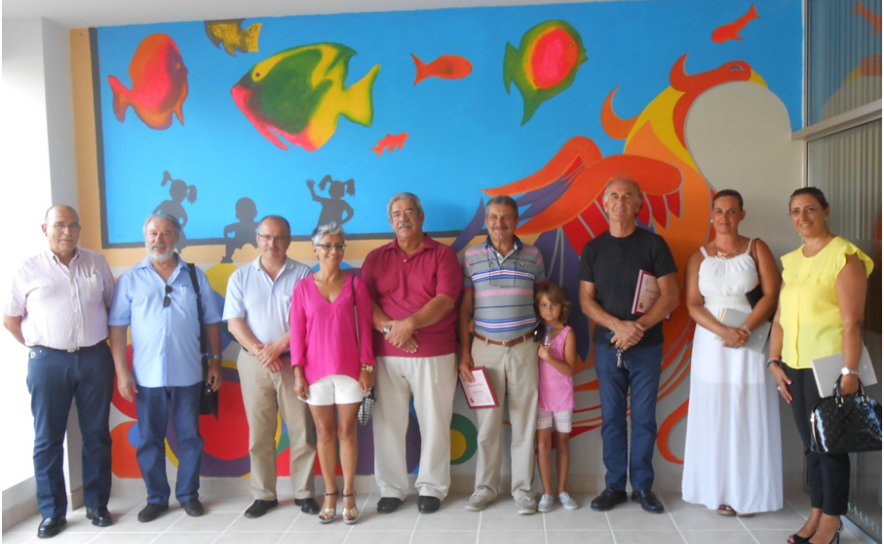 Junto ao mural (da esquerda para a direita) o Presidente da Junta de Freguesia de Almancil, Joaquim Pinto; o Vereador da Câmara Municipal de Loulé, João Martins; o Presidente da Câmara Municipal de Lo