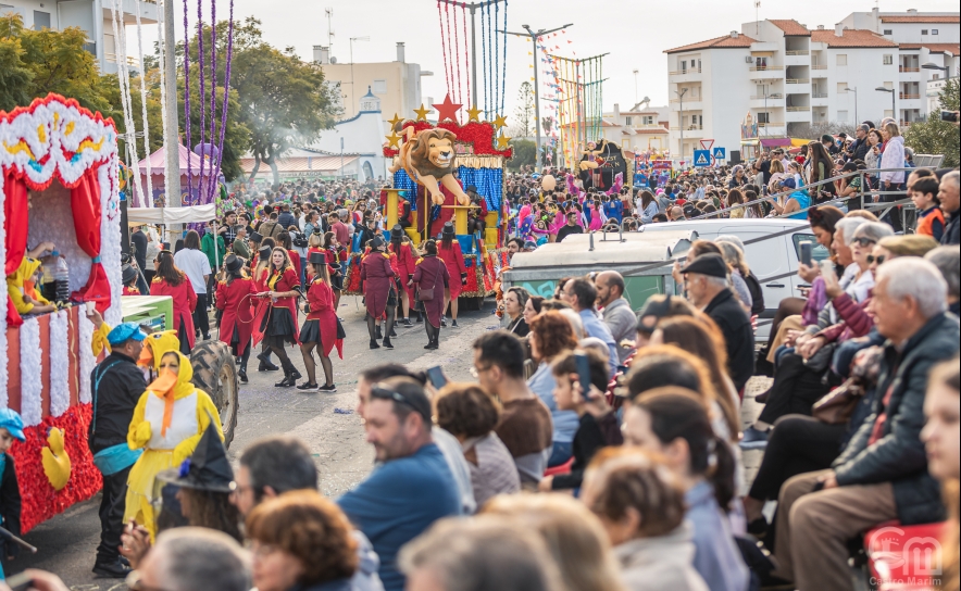 Milhares de pessoas assistiram ao desfile nos dois dias