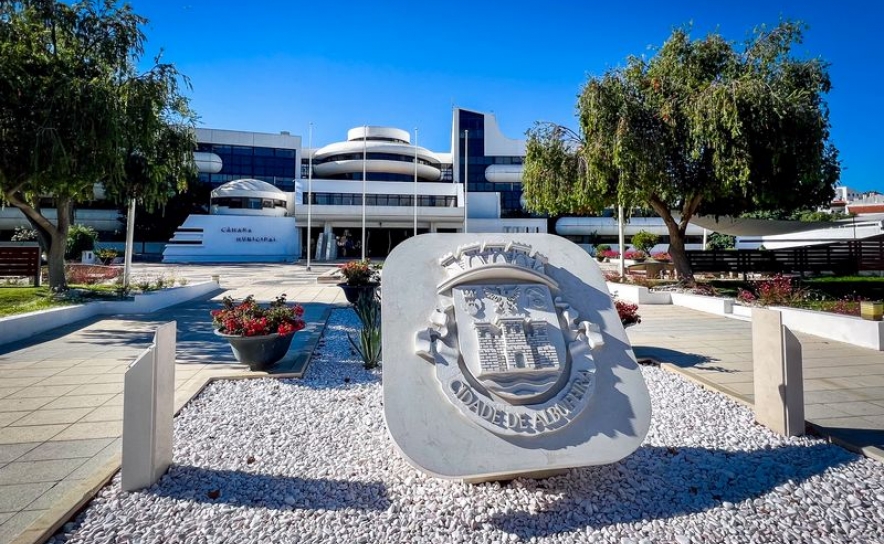 20 ASSISTENTES OPERACIONAIS JÁ COMEÇARAM A ENTRAR NAS ESCOLAS E ALBUFEIRA AVANÇA COM CONCURSO PARA MAIS 35
