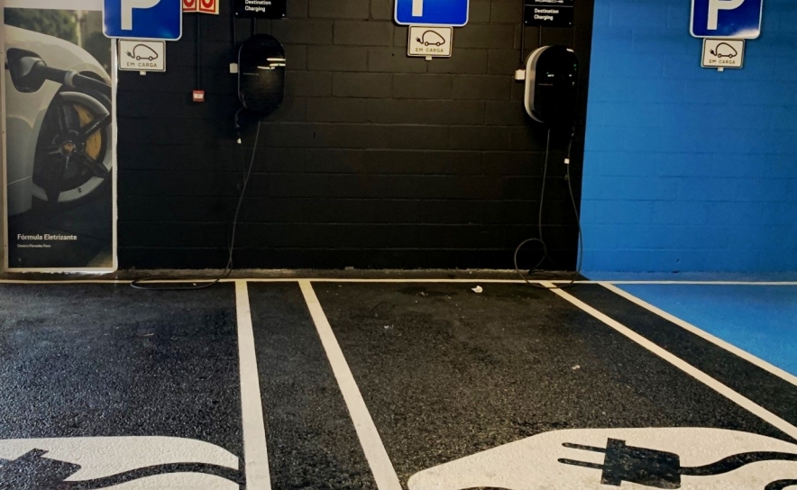 MAR Shopping Algarve alarga oferta de carregamento para veículos elétricos em parceria com a Porsche