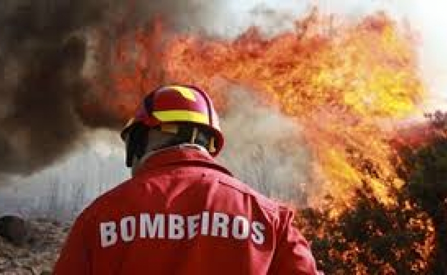 Incêndio em Quarteira já está dominado