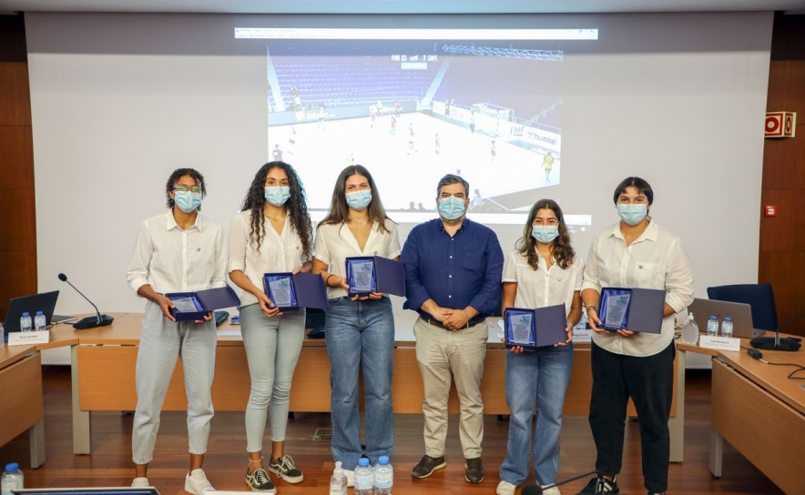 Atletas do Clube Desportivo da Escola Secundária Gil Eanes distinguidas pelo município de Lagos