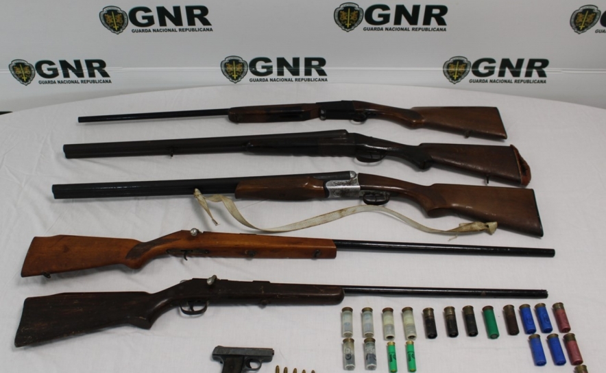 Homem de 72 anos tinha armas proibidas na sua residência em Loulé
