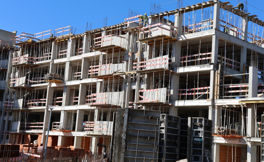 Produção na construção cai 0,8% na zona euro - em Portugal sobe 4,5%