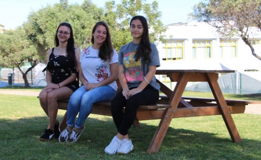 Alunas 12º ano_Maria F., Cíntia D., Sofia C.