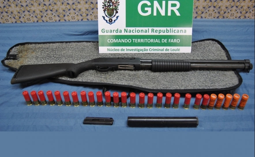 GNR de Loulé apreende arma em estabelecimento comercial