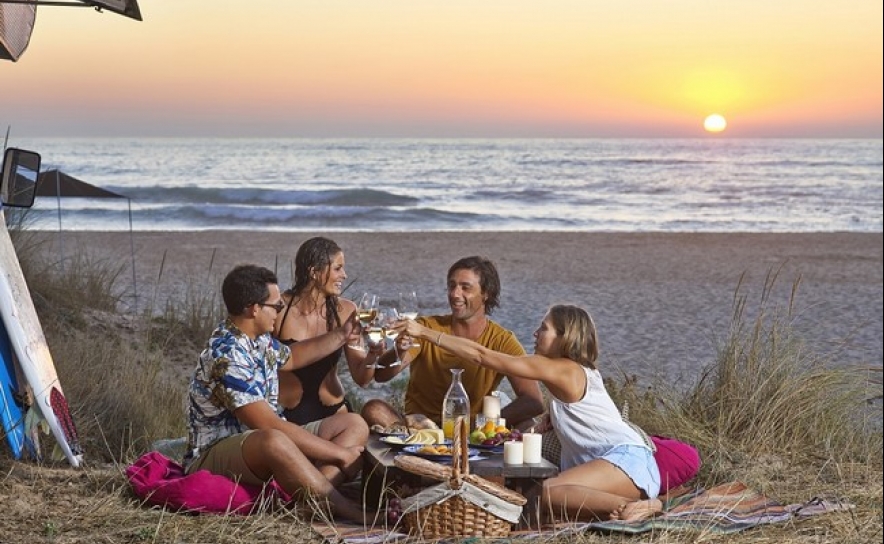 RTA TIRA POLAROIDES A TURISTAS QUE ESCOLHEM ALGARVE