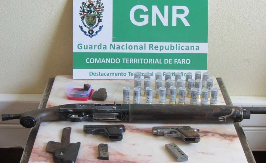GNR efetua detenções em Portimão e Albufeira por tráfico de estupefacientes e detenção de arma proibida
