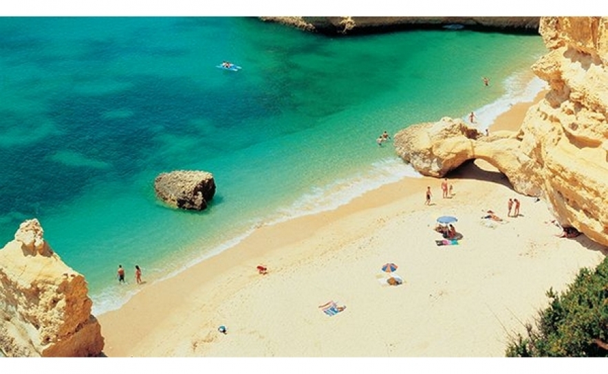Lagoa felicita a Região do Algarve pela distinção de melhor destino de Praia do Mundo. 