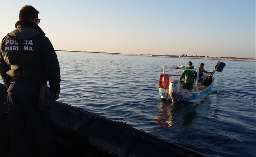Polícia Marítima interceta embarcação a operar em local proibido