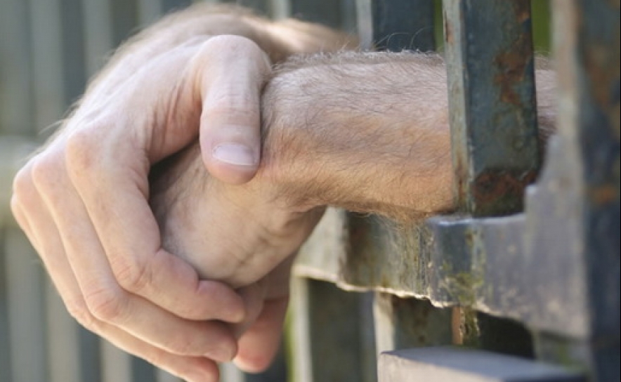 Homem condenado a 19 anos de prisão por 80 crimes de violação