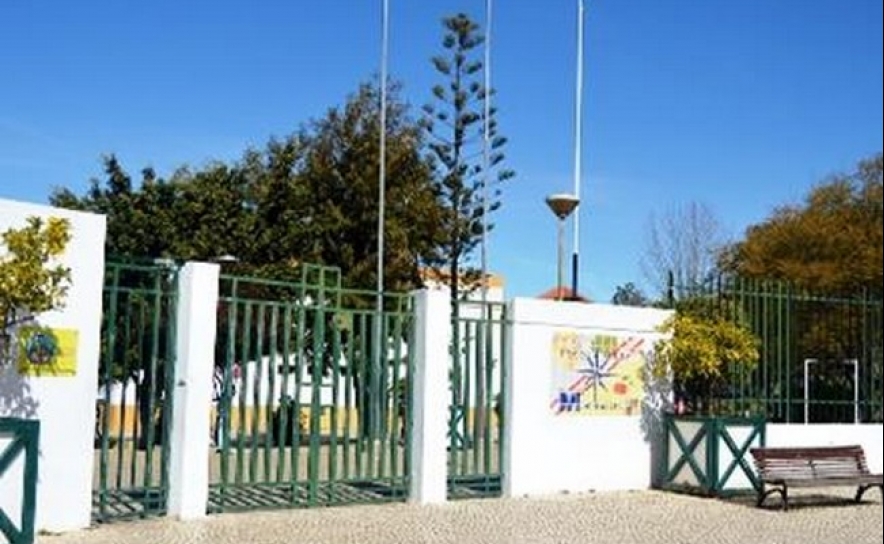 ESCLARECIMENTO DA CÂMARA MUNICIPAL DE FARO A PROPÓSITO DA COLOCAÇÃO DE PESSOAL NÃO DOCENTE NAS ESCOLAS DO CONCELHO