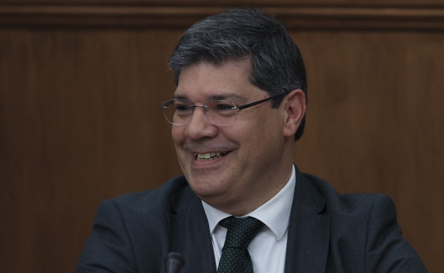 PS diz que Montenegro andou alheado do país, entre férias e uma festa
