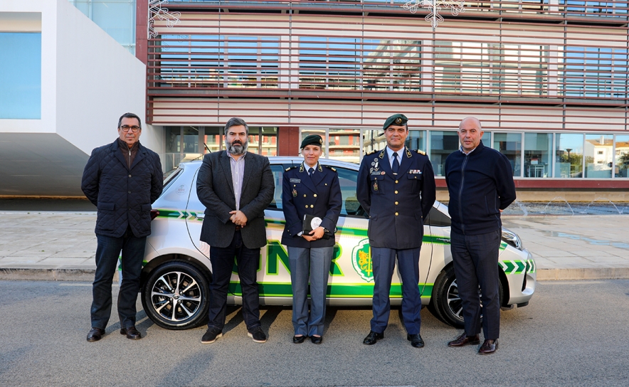 Associação de Municípios Terras do Infante cede viatura à GNR para  Programa Escola Segura