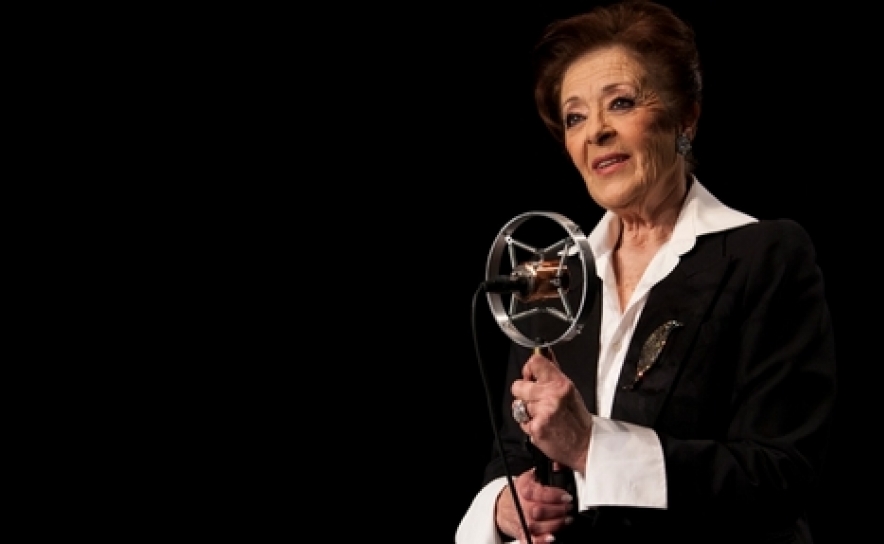 SIMONE DE OLIVEIRA RECORDA CARREIRA MUSICAL EM LOULÉ